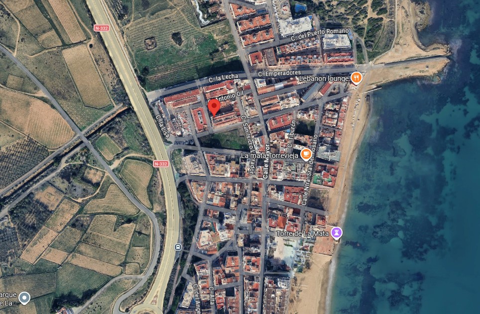 ESTUDIO JUNTO A LA PLAYA DE LA MATA CON GARAJE, TRASTERO Y POSIBILIDAD DE 1 DORMITORIO