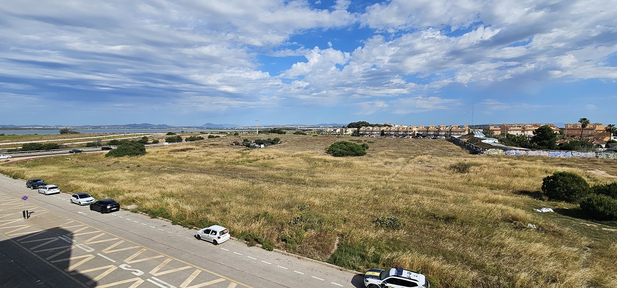 ESTUDIO JUNTO A LA PLAYA DE LA MATA CON GARAJE, TRASTERO Y POSIBILIDAD DE 1 DORMITORIO