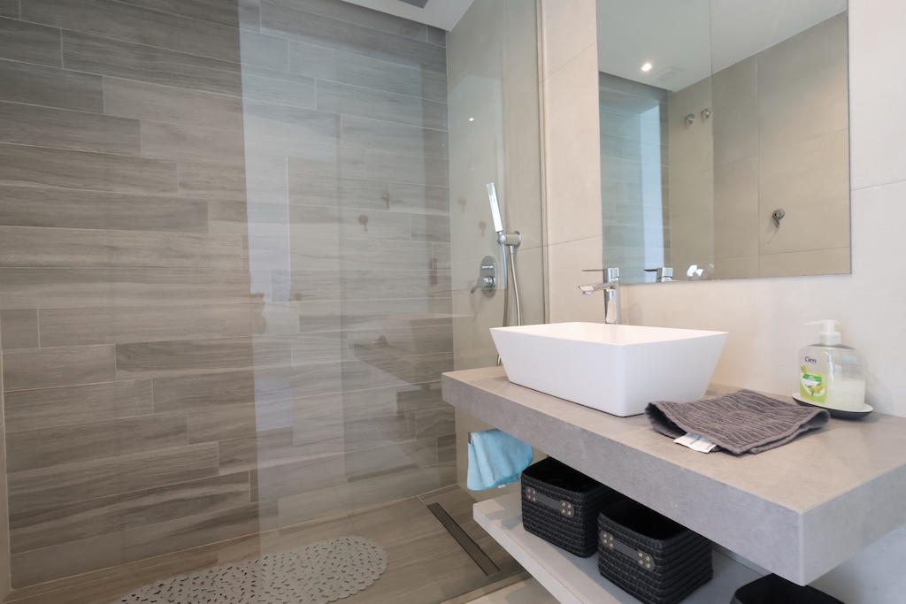 ESPECTACULAR BUNGALOW ÁTICO CON SOLÁRIUM PRIVADO, ORIENTACIÓN SUR Y VISTAS A LA PISCINA EN EL RASO