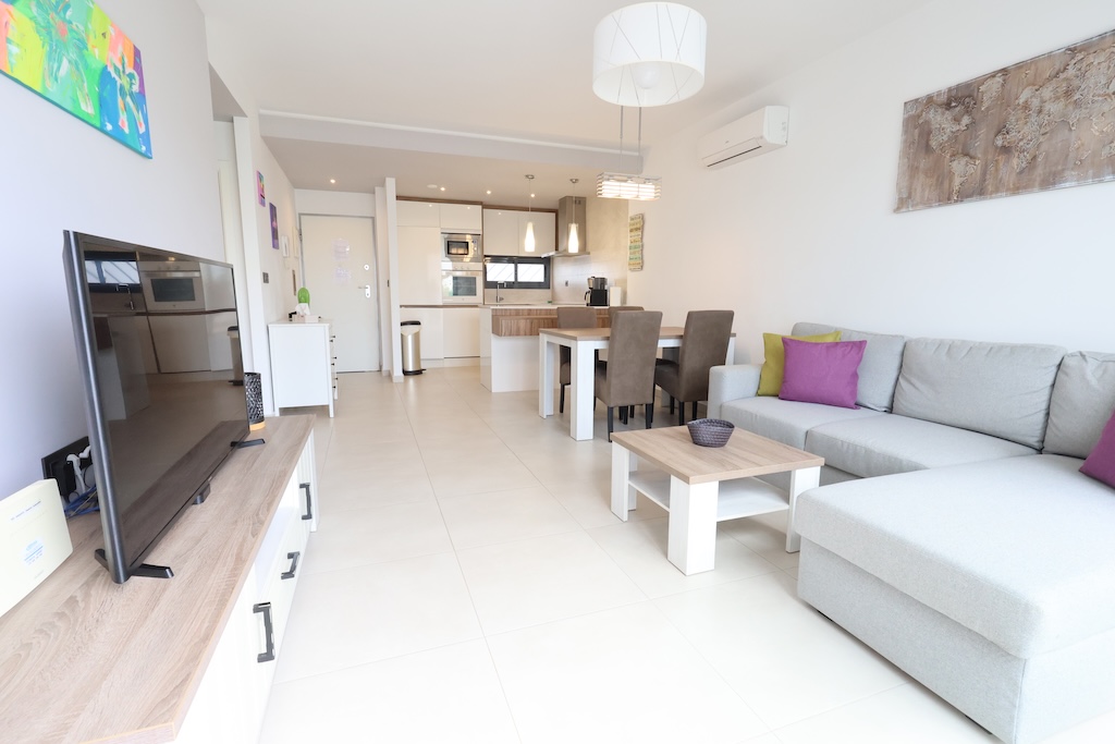 ESPECTACULAR BUNGALOW ÁTICO CON SOLÁRIUM PRIVADO, ORIENTACIÓN SUR Y VISTAS A LA PISCINA EN EL RASO