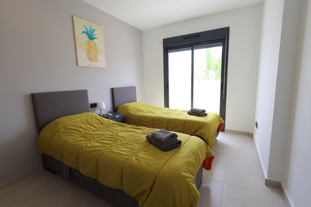 ESPECTACULAR BUNGALOW ÁTICO CON SOLÁRIUM PRIVADO, ORIENTACIÓN SUR Y VISTAS A LA PISCINA EN EL RASO