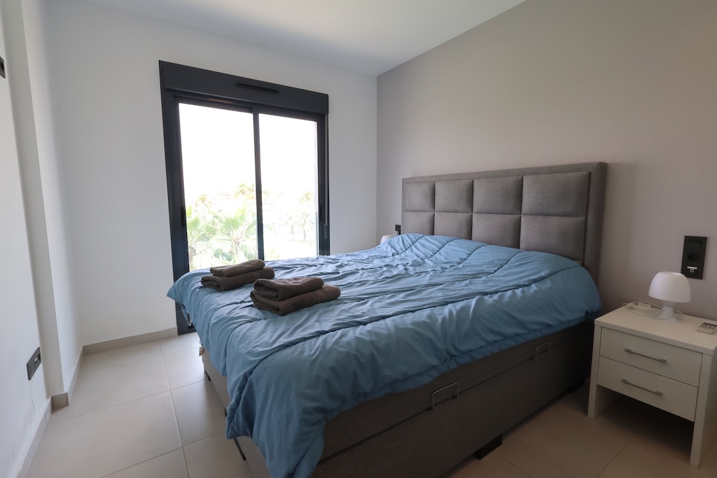 ESPECTACULAR BUNGALOW ÁTICO CON SOLÁRIUM PRIVADO, ORIENTACIÓN SUR Y VISTAS A LA PISCINA EN EL RASO