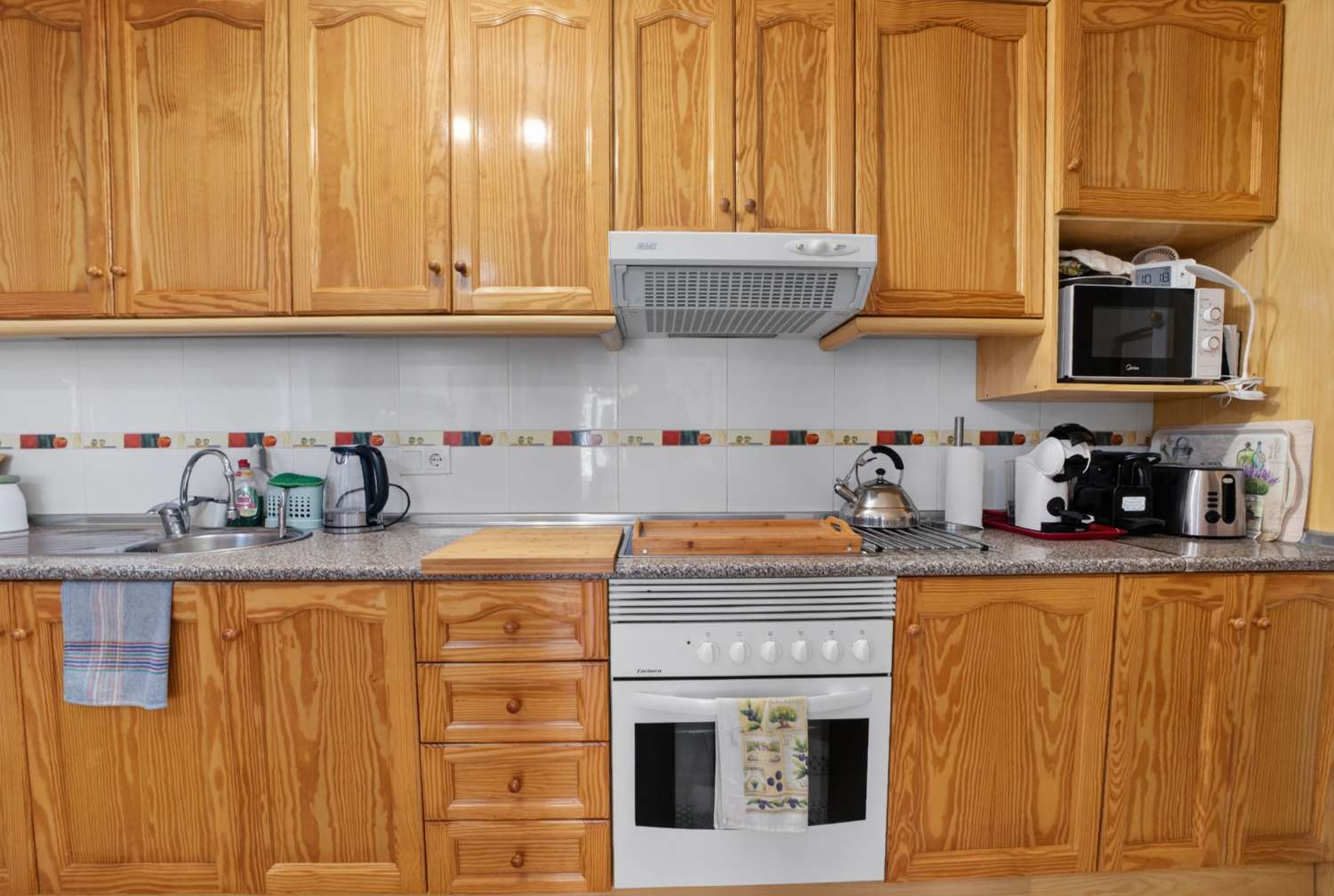 BUNGALOW EN PLANTA BAJA EN ZENIAMAR VI CON PISCINA, JACUZZI Y EXCELENTE UBICACIÓN EN ORIHUELA COSTA