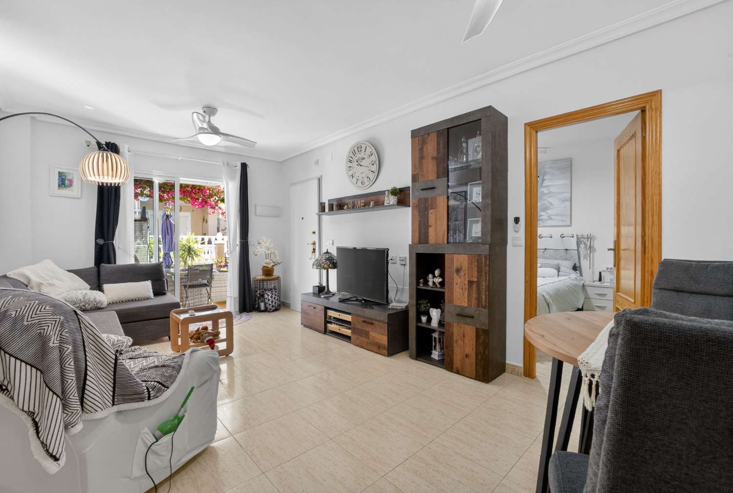 BUNGALOW EN PLANTA BAJA EN ZENIAMAR VI CON PISCINA, JACUZZI Y EXCELENTE UBICACIÓN EN ORIHUELA COSTA