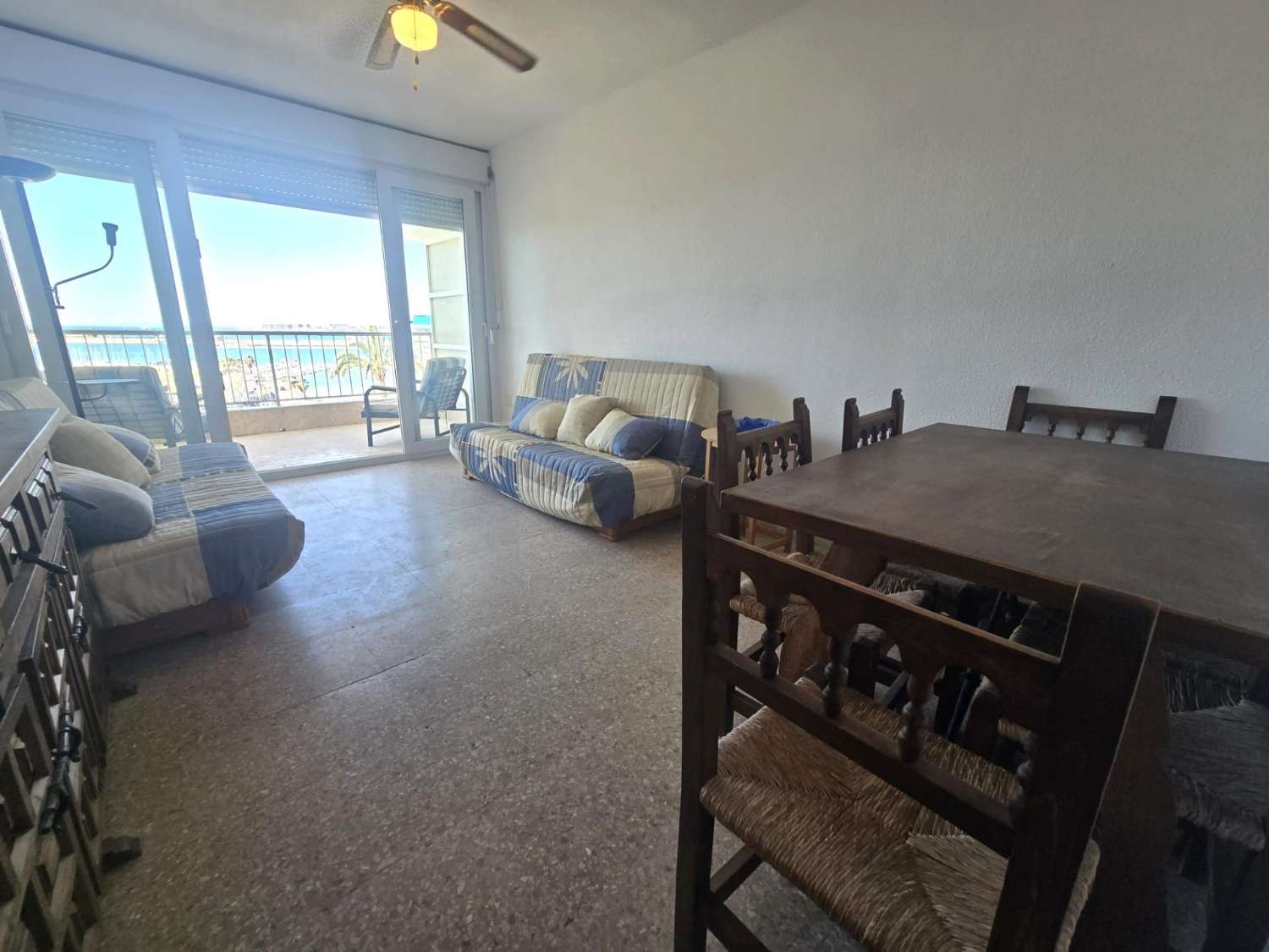 AMPLIO APARTAMENTO DE 3 DORMITORIOS CON VISTAS AL MAR, PISCINA Y PARKING FRENTE A MARINA SALINAS