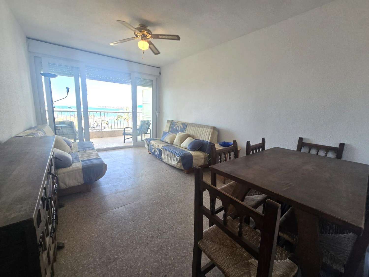 AMPLIO APARTAMENTO DE 3 DORMITORIOS CON VISTAS AL MAR, PISCINA Y PARKING FRENTE A MARINA SALINAS