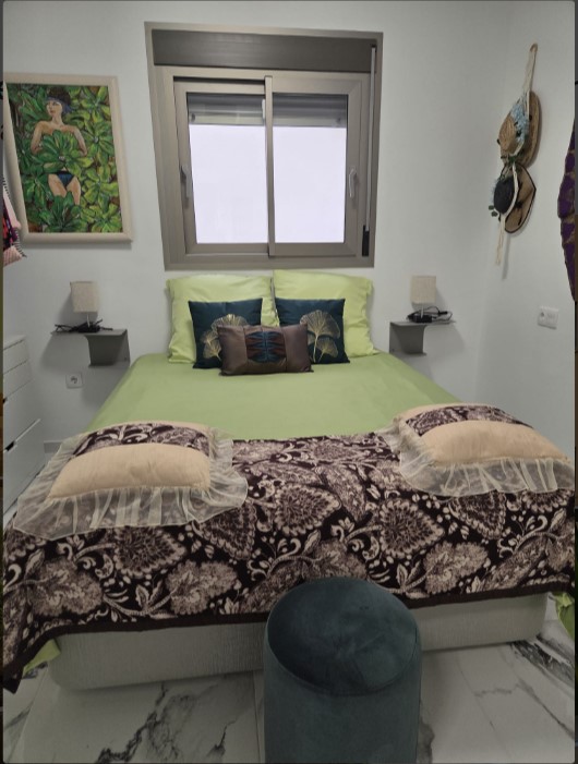 EXCLUSIVO APARTAMENTO SEMINUEVO CON VISTAS AL MAR, GRAN TERRAZA, GARAJE Y PISCINAS EN VILLAMARTÍN GARDENS II