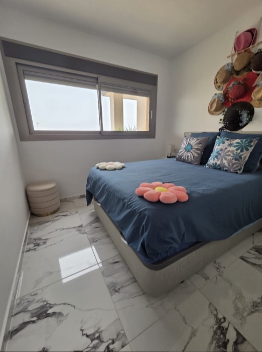 EXCLUSIVO APARTAMENTO SEMINUEVO CON VISTAS AL MAR, GRAN TERRAZA, GARAJE Y PISCINAS EN VILLAMARTÍN GARDENS II