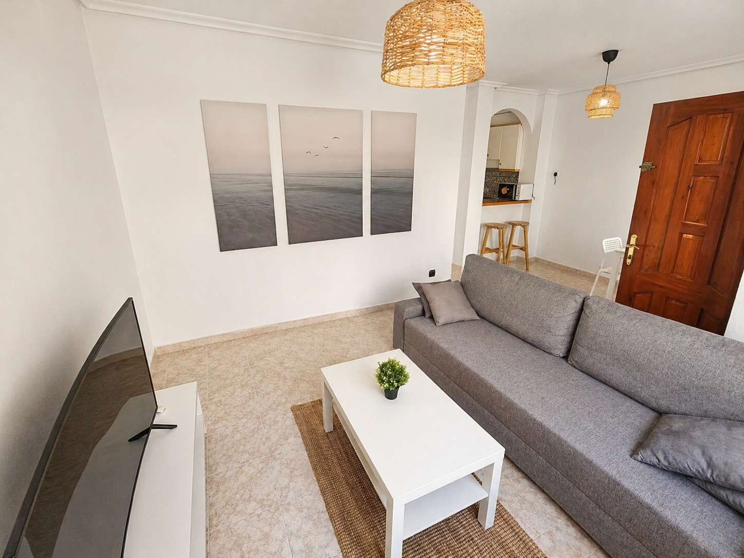 APARTAMENTO EN PLANTA BAJA CON GRAN PATIO PRIVADO, PISCINA Y ALTA RENTABILIDAD EN PLAYA FLAMENCA