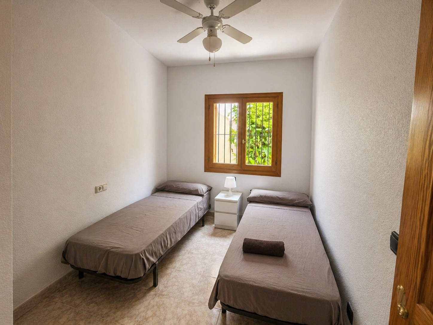 APARTAMENTO EN PLANTA BAJA CON GRAN PATIO PRIVADO, PISCINA Y ALTA RENTABILIDAD EN PLAYA FLAMENCA