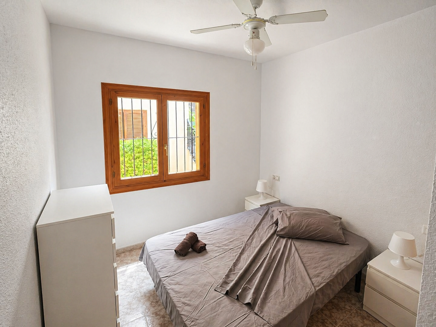 APARTAMENTO EN PLANTA BAJA CON GRAN PATIO PRIVADO, PISCINA Y ALTA RENTABILIDAD EN PLAYA FLAMENCA