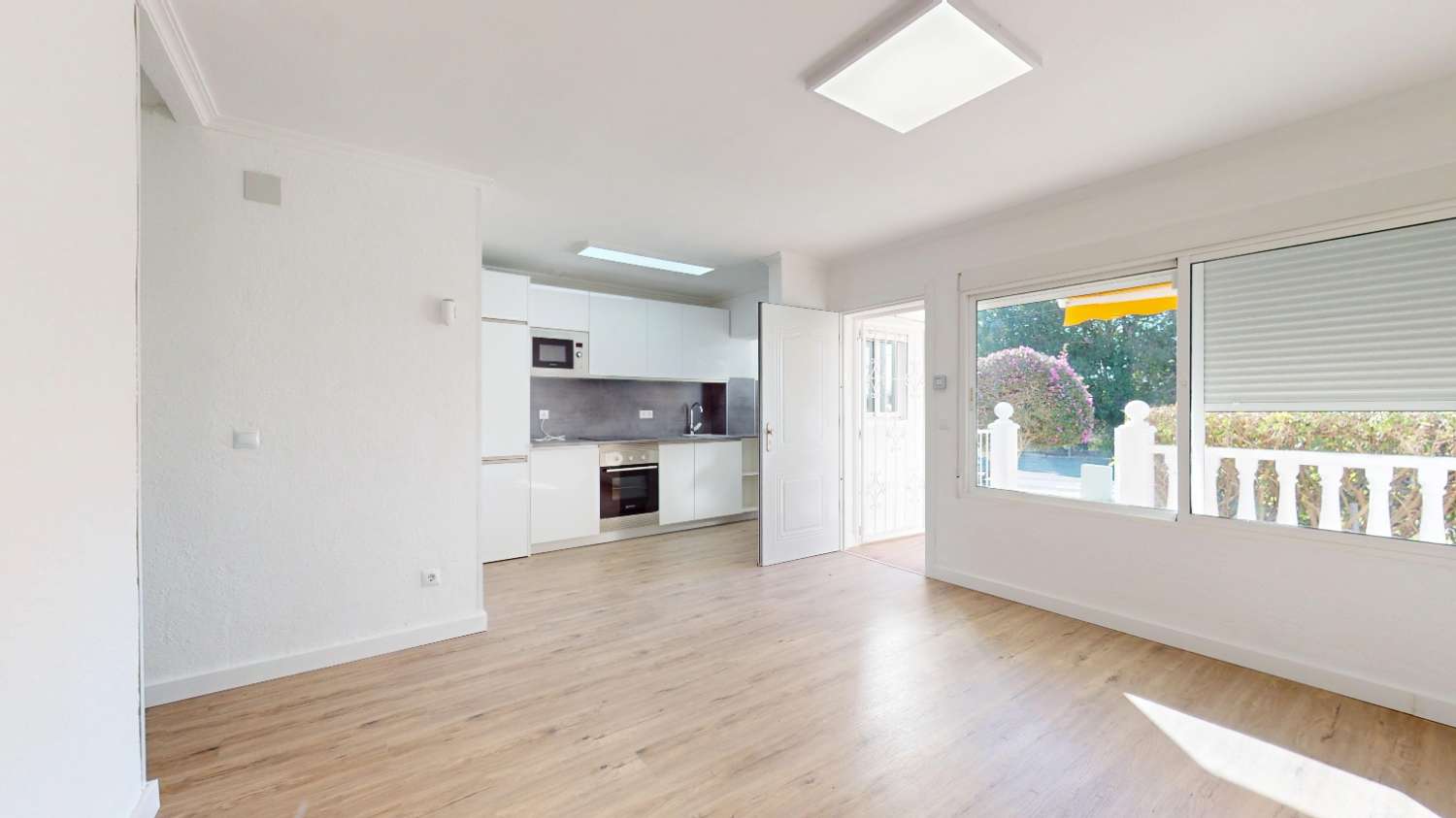 BUNGALOW TOTALMENTE REFORMADO EN VILLAMARTÍN CON GRAN TERRAZA Y UBICACIÓN PRIVILEGIADA