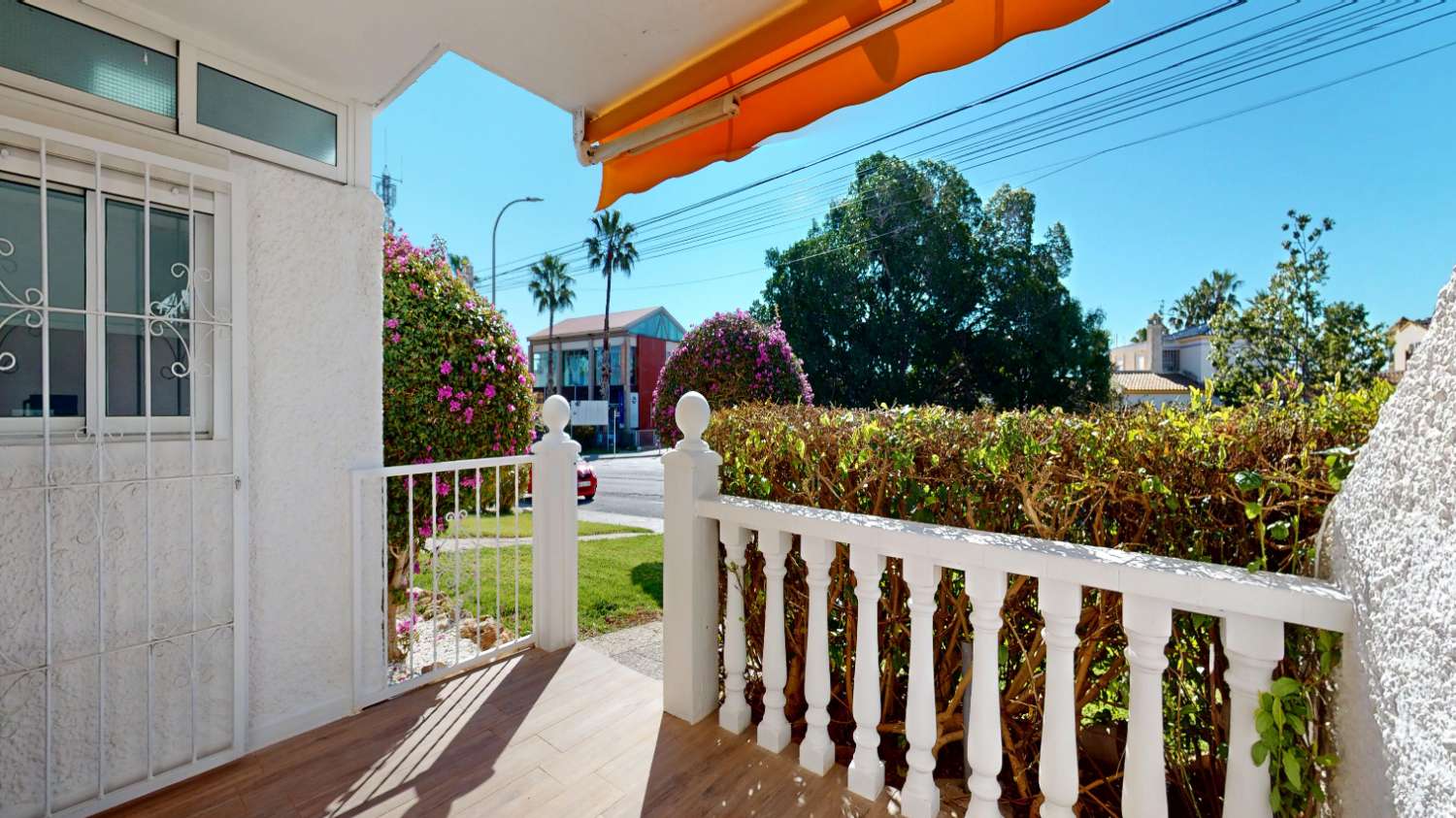 BUNGALOW TOTALMENTE REFORMADO EN VILLAMARTÍN CON GRAN TERRAZA Y UBICACIÓN PRIVILEGIADA