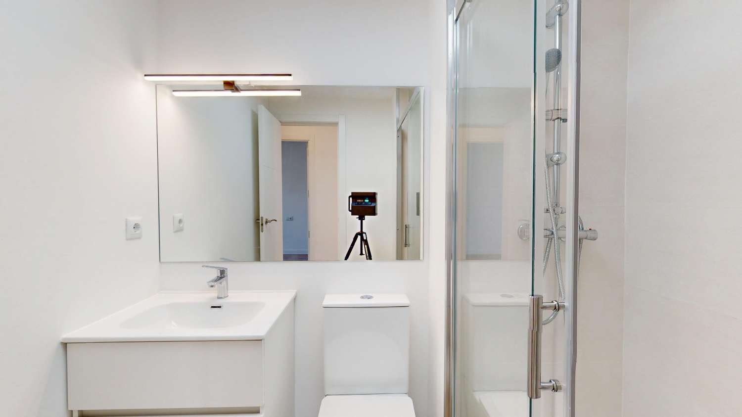 BUNGALOW TOTALMENTE REFORMADO EN VILLAMARTÍN CON GRAN TERRAZA Y UBICACIÓN PRIVILEGIADA
