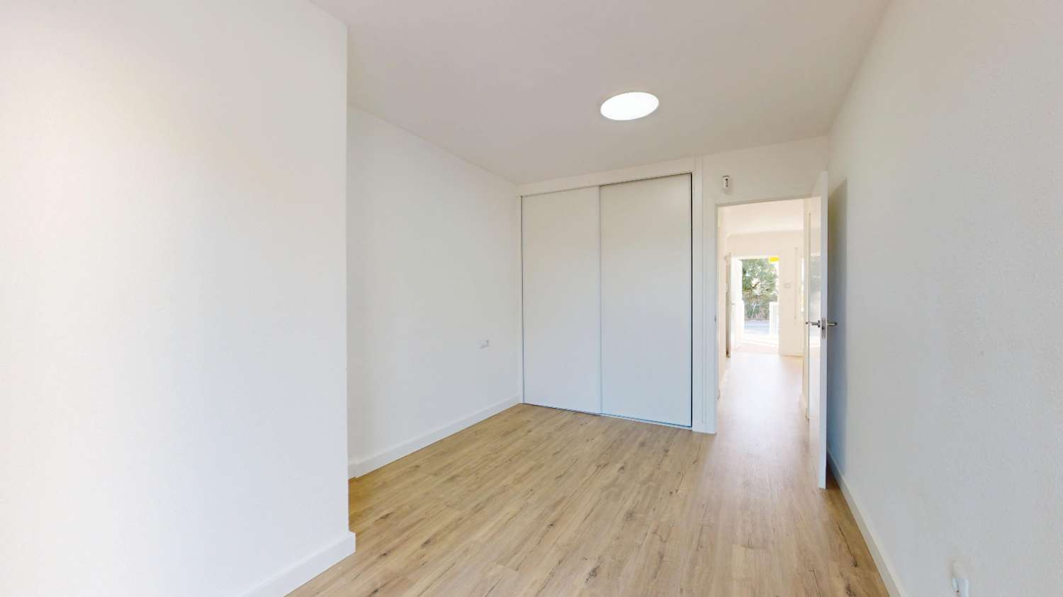 BUNGALOW TOTALMENTE REFORMADO EN VILLAMARTÍN CON GRAN TERRAZA Y UBICACIÓN PRIVILEGIADA