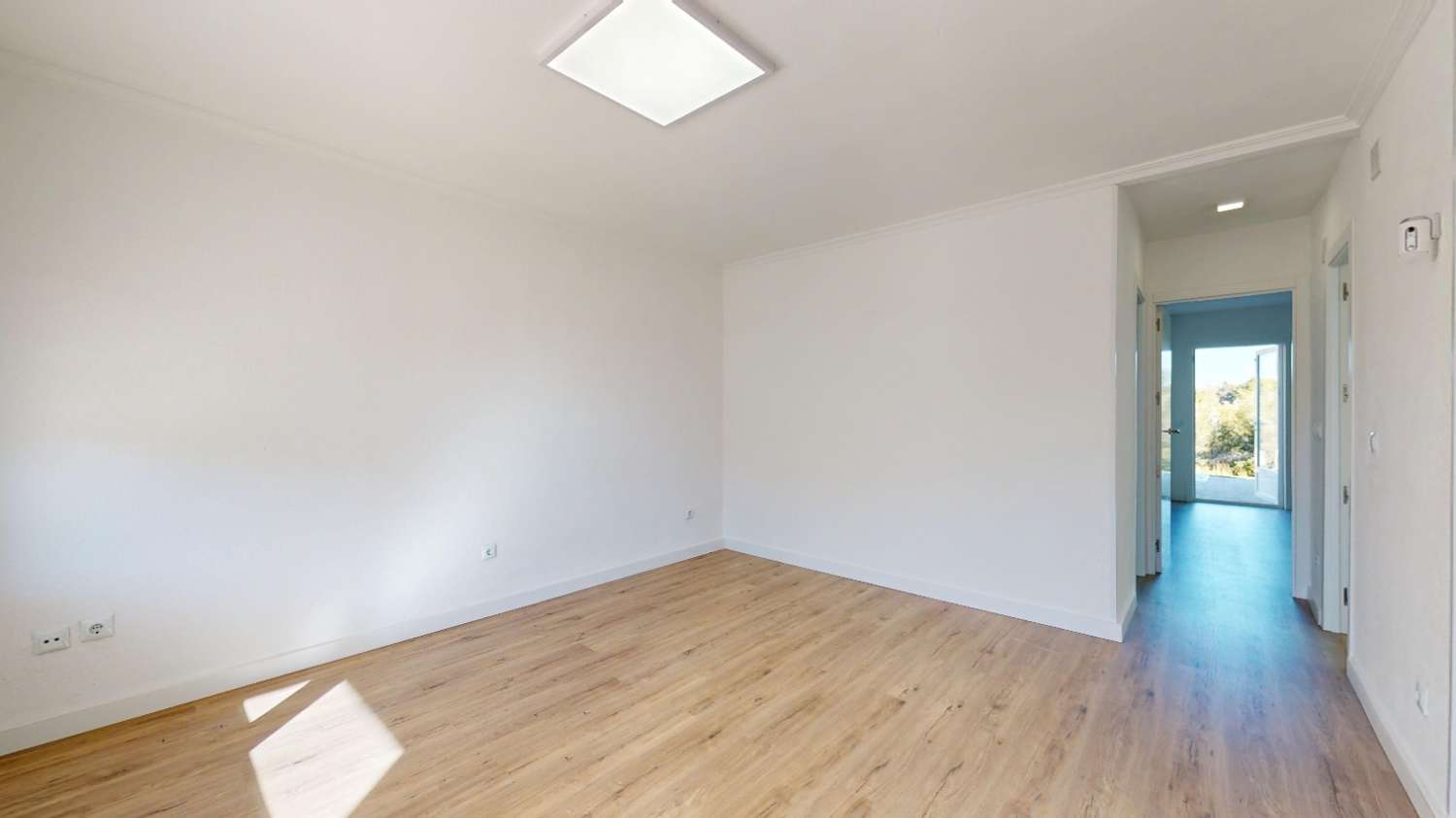 BUNGALOW TOTALMENTE REFORMADO EN VILLAMARTÍN CON GRAN TERRAZA Y UBICACIÓN PRIVILEGIADA