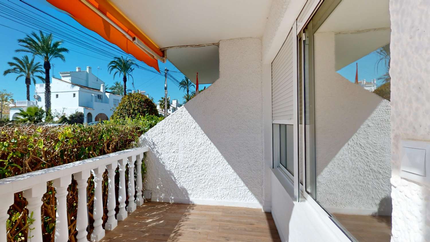 BUNGALOW TOTALMENTE REFORMADO EN VILLAMARTÍN CON GRAN TERRAZA Y UBICACIÓN PRIVILEGIADA