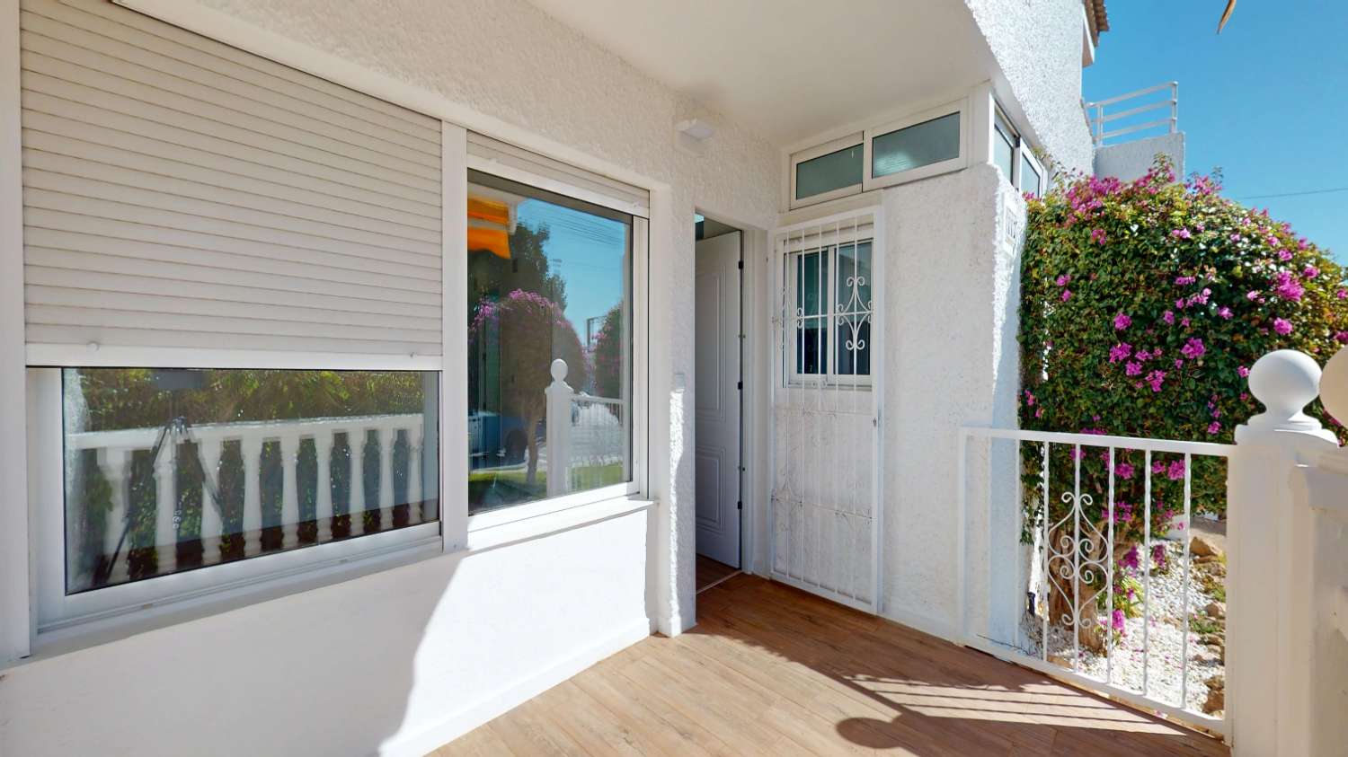 BUNGALOW TOTALMENTE REFORMADO EN VILLAMARTÍN CON GRAN TERRAZA Y UBICACIÓN PRIVILEGIADA