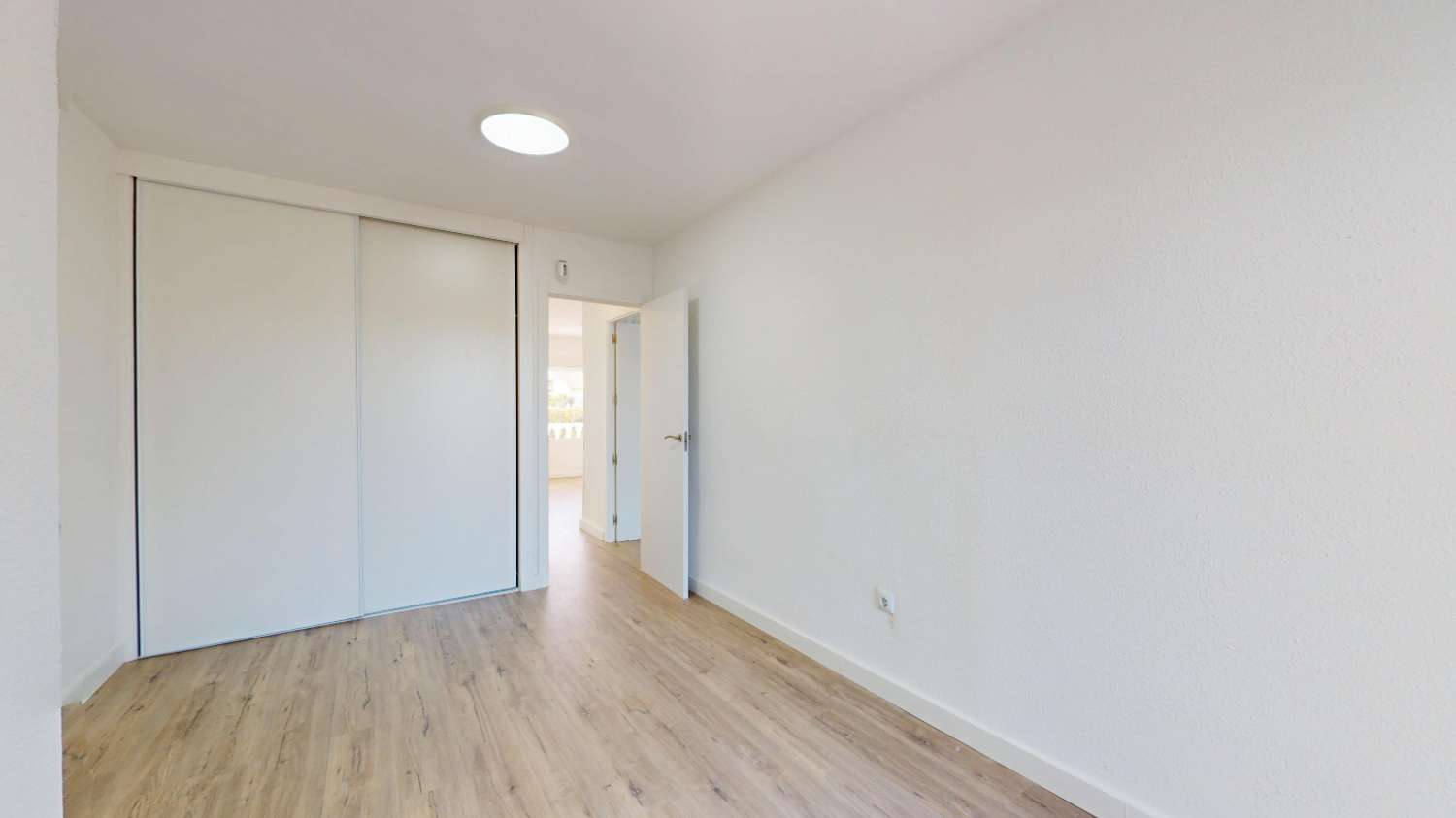 BUNGALOW TOTALMENTE REFORMADO EN VILLAMARTÍN CON GRAN TERRAZA Y UBICACIÓN PRIVILEGIADA