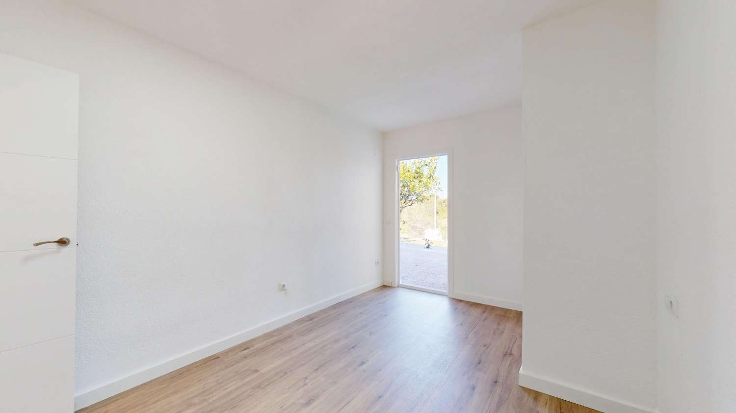 BUNGALOW TOTALMENTE REFORMADO EN VILLAMARTÍN CON GRAN TERRAZA Y UBICACIÓN PRIVILEGIADA