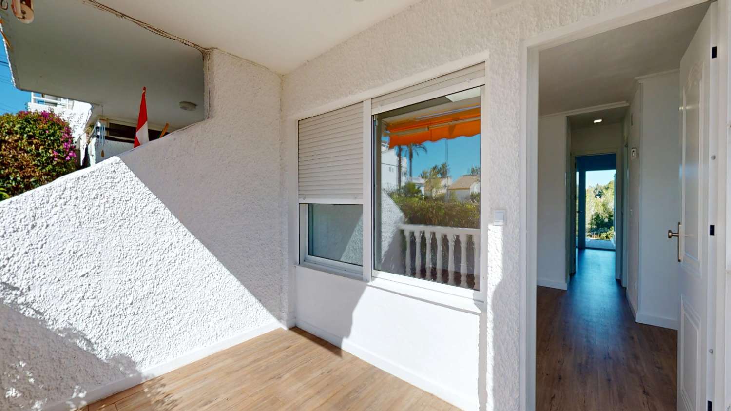 BUNGALOW TOTALMENTE REFORMADO EN VILLAMARTÍN CON GRAN TERRAZA Y UBICACIÓN PRIVILEGIADA