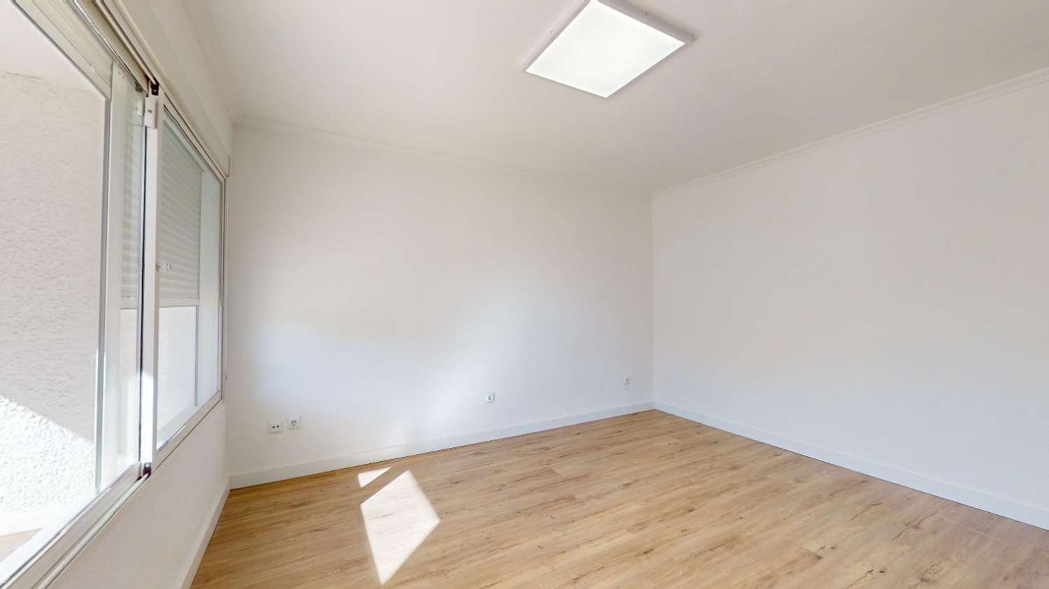 BUNGALOW TOTALMENTE REFORMADO EN VILLAMARTÍN CON GRAN TERRAZA Y UBICACIÓN PRIVILEGIADA