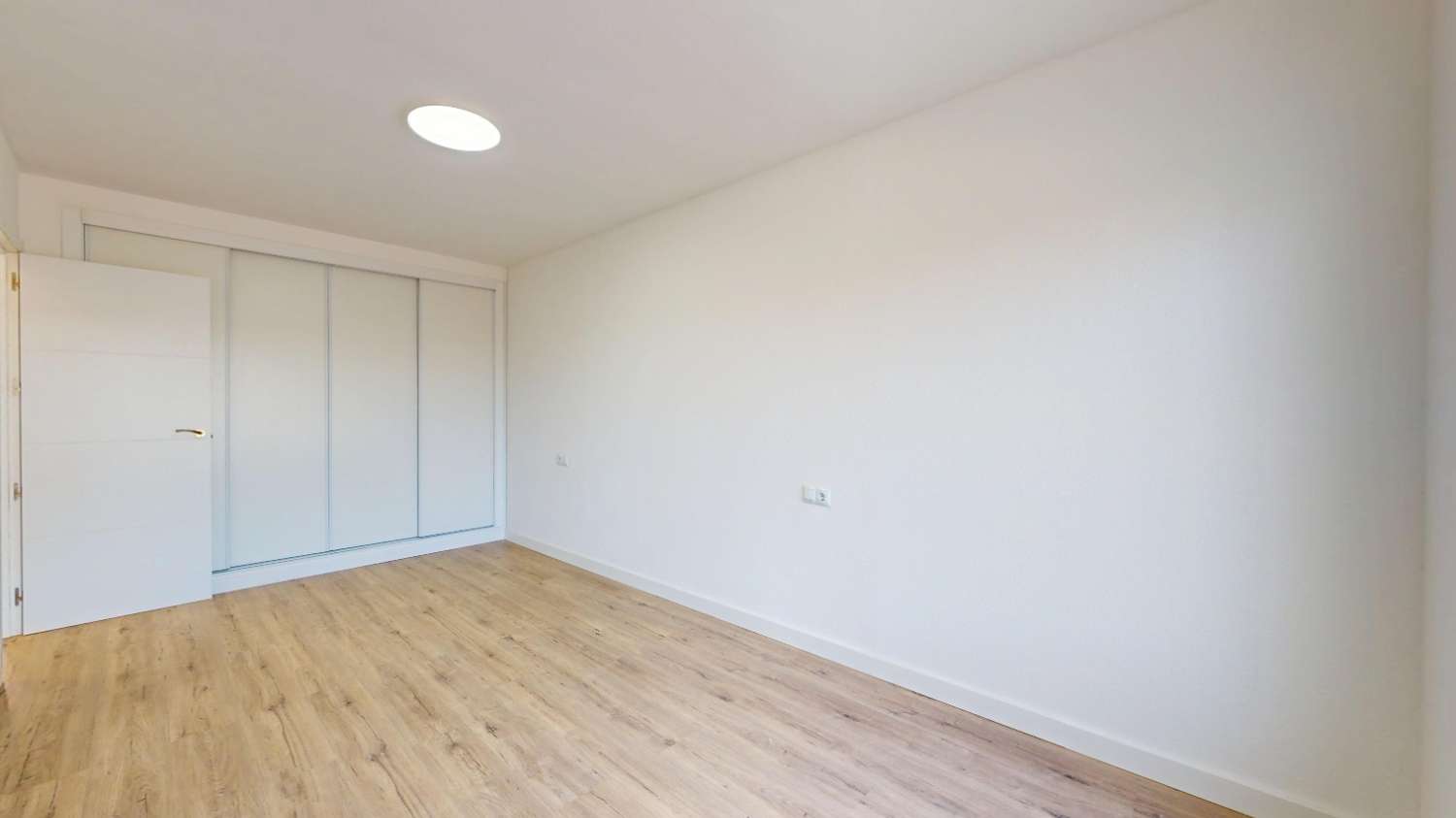 BUNGALOW TOTALMENTE REFORMADO EN VILLAMARTÍN CON GRAN TERRAZA Y UBICACIÓN PRIVILEGIADA