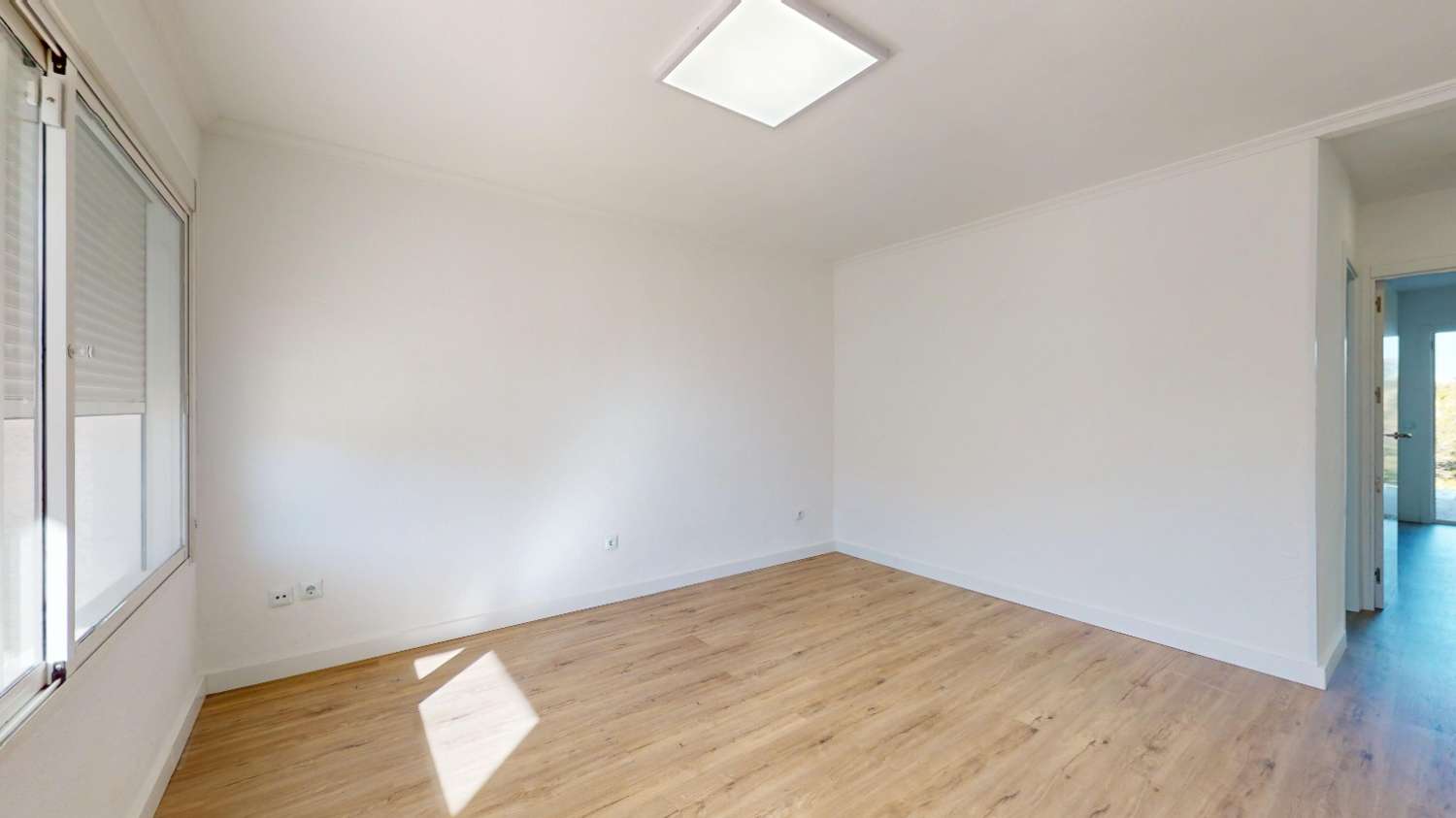 BUNGALOW TOTALMENTE REFORMADO EN VILLAMARTÍN CON GRAN TERRAZA Y UBICACIÓN PRIVILEGIADA