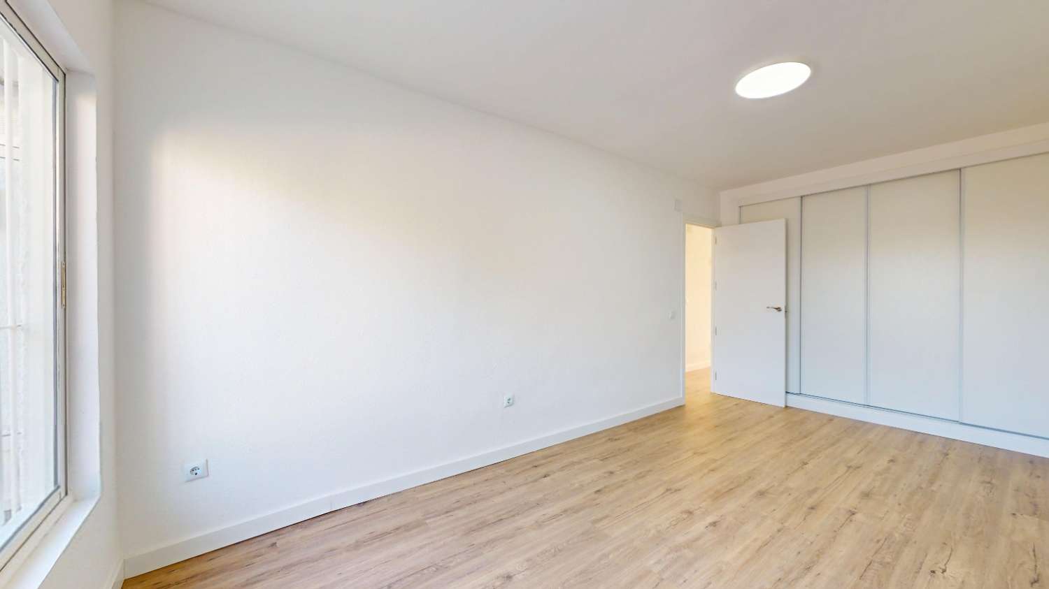 BUNGALOW TOTALMENTE REFORMADO EN VILLAMARTÍN CON GRAN TERRAZA Y UBICACIÓN PRIVILEGIADA