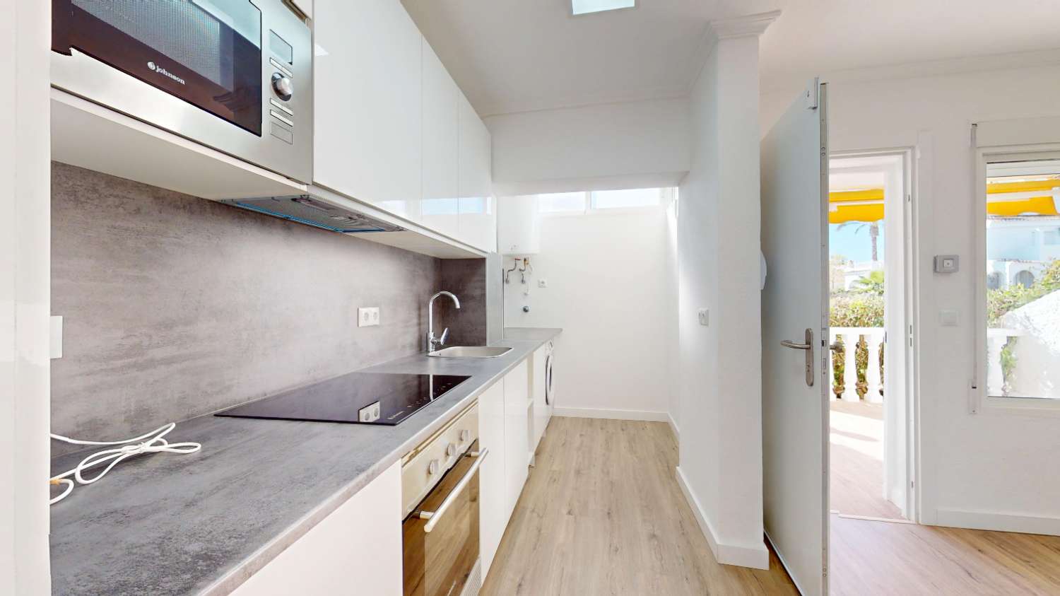 BUNGALOW TOTALMENTE REFORMADO EN VILLAMARTÍN CON GRAN TERRAZA Y UBICACIÓN PRIVILEGIADA