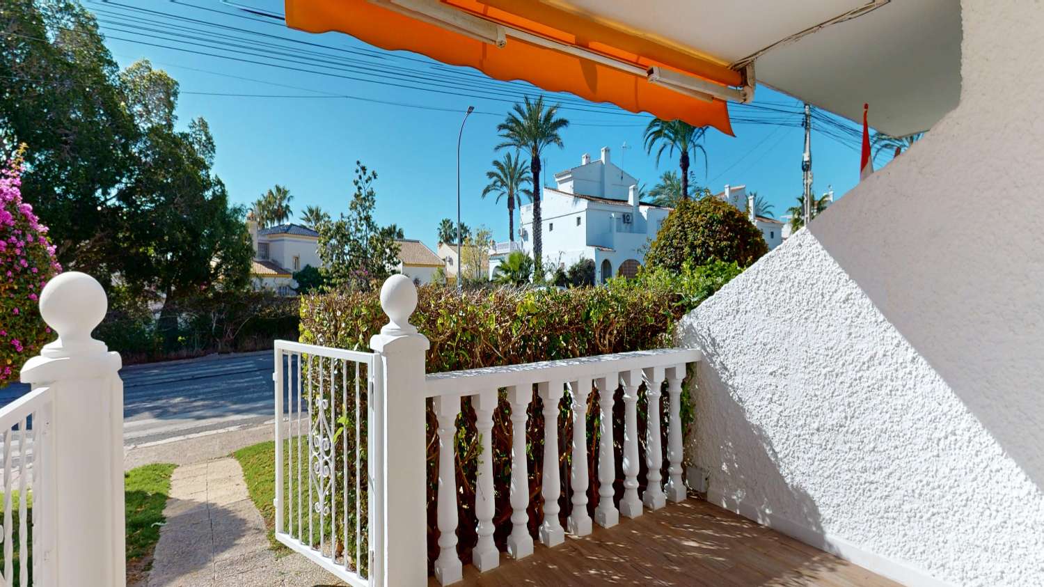 BUNGALOW TOTALMENTE REFORMADO EN VILLAMARTÍN CON GRAN TERRAZA Y UBICACIÓN PRIVILEGIADA