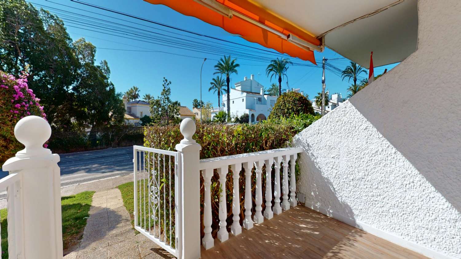 BUNGALOW TOTALMENTE REFORMADO EN VILLAMARTÍN CON GRAN TERRAZA Y UBICACIÓN PRIVILEGIADA
