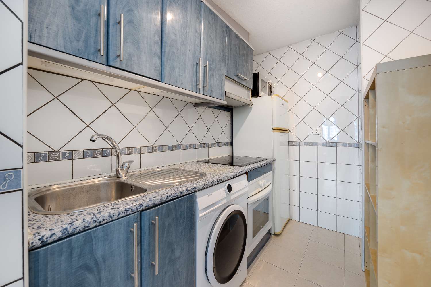 BUNGALOW CON PISCINA COMUNITARIA Y TERRAZA A SOLO 350 METROS DE LA PLAYA DE LOS NÁUFRAGOS