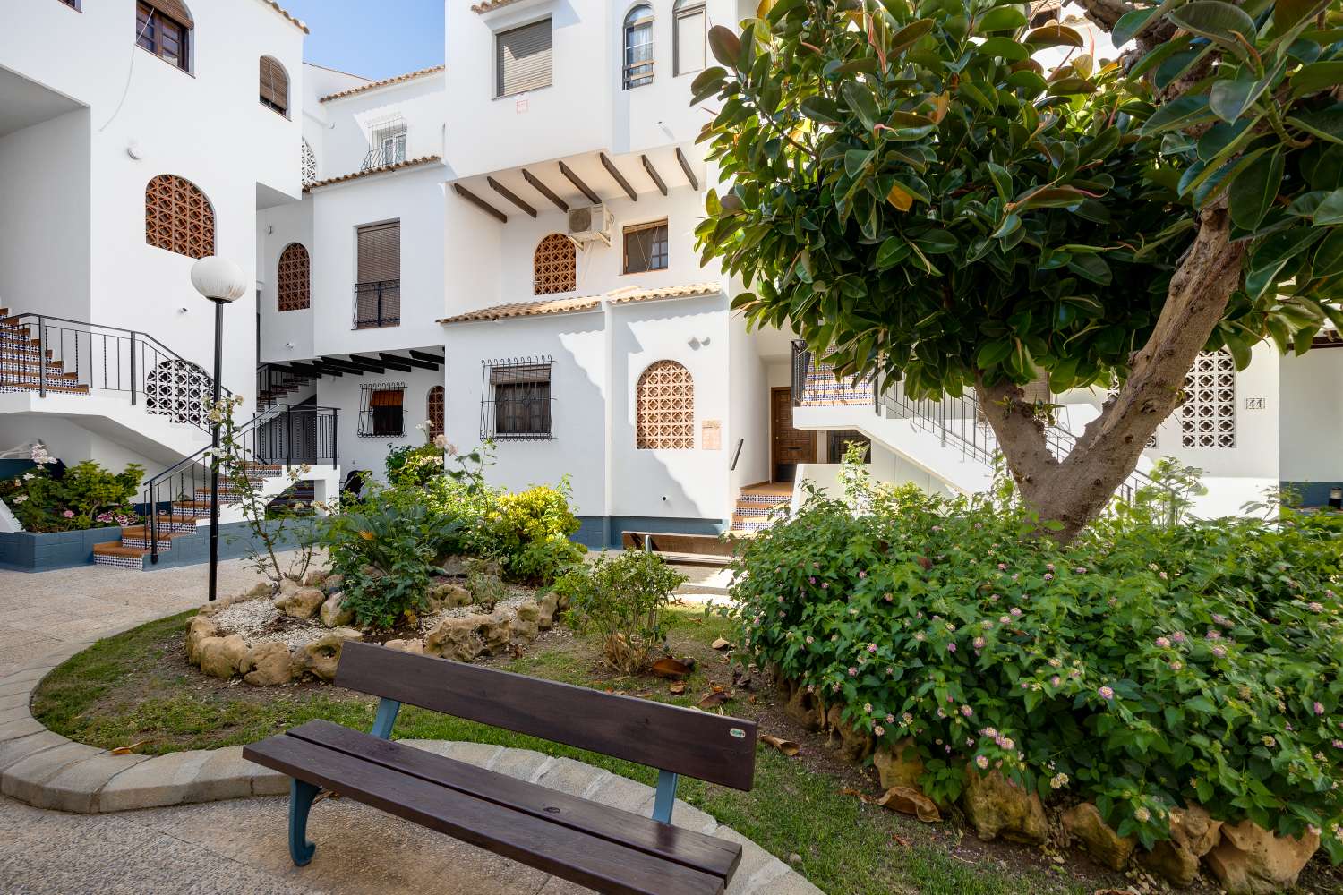 BUNGALOW CON PISCINA COMUNITARIA Y TERRAZA A SOLO 350 METROS DE LA PLAYA DE LOS NÁUFRAGOS