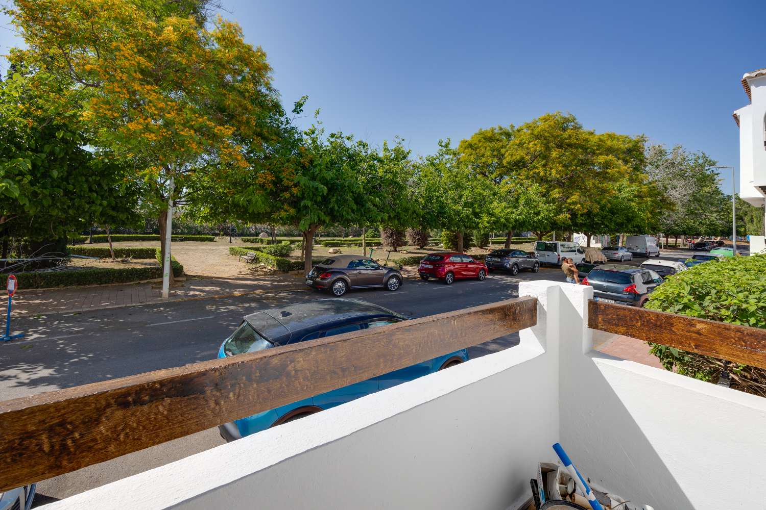 BUNGALOW CON PISCINA COMUNITARIA Y TERRAZA A SOLO 350 METROS DE LA PLAYA DE LOS NÁUFRAGOS