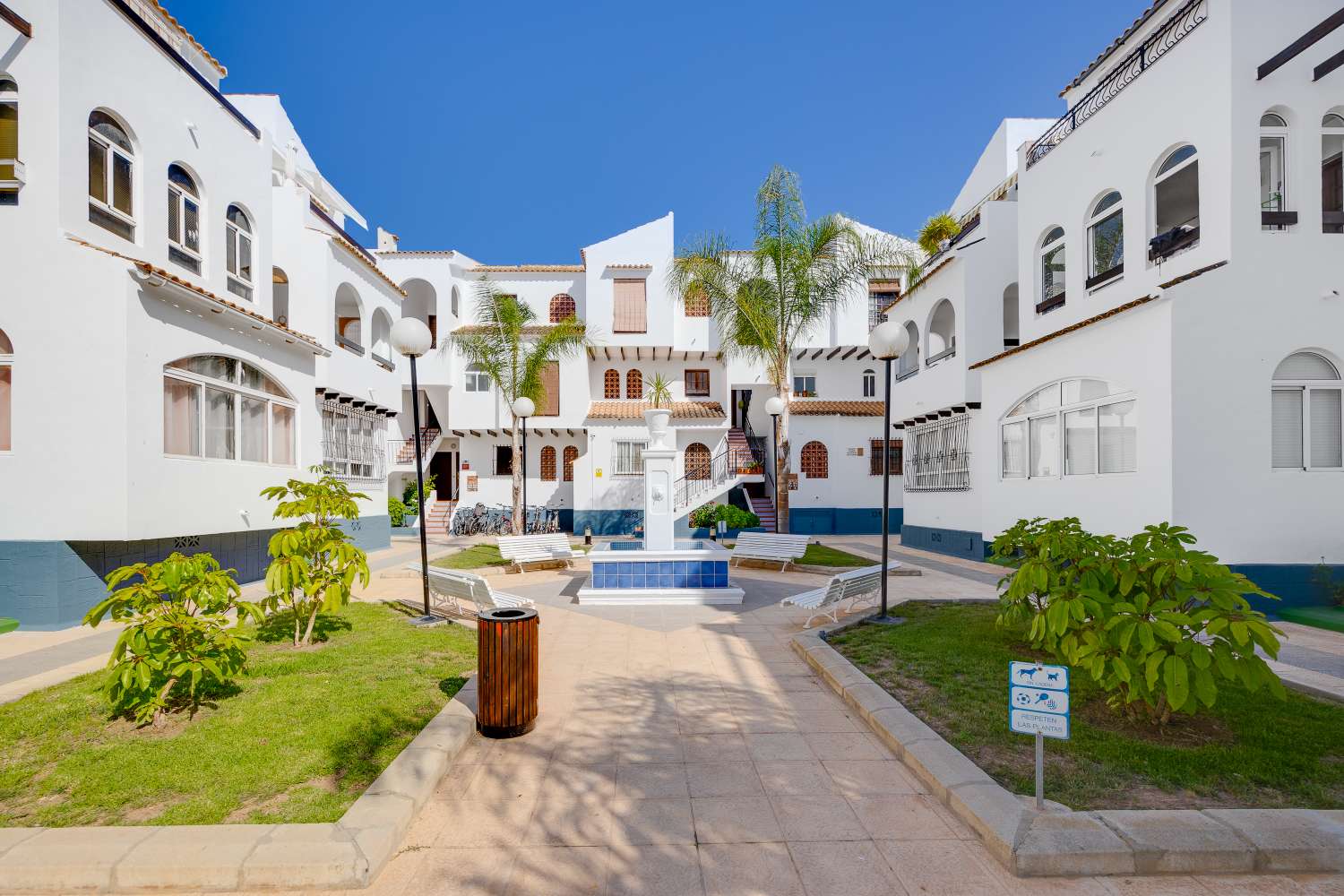 BUNGALOW CON PISCINA COMUNITARIA Y TERRAZA A SOLO 350 METROS DE LA PLAYA DE LOS NÁUFRAGOS