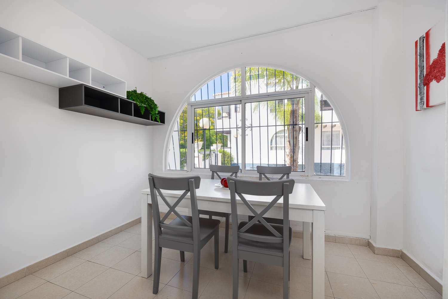BUNGALOW CON PISCINA COMUNITARIA Y TERRAZA A SOLO 350 METROS DE LA PLAYA DE LOS NÁUFRAGOS