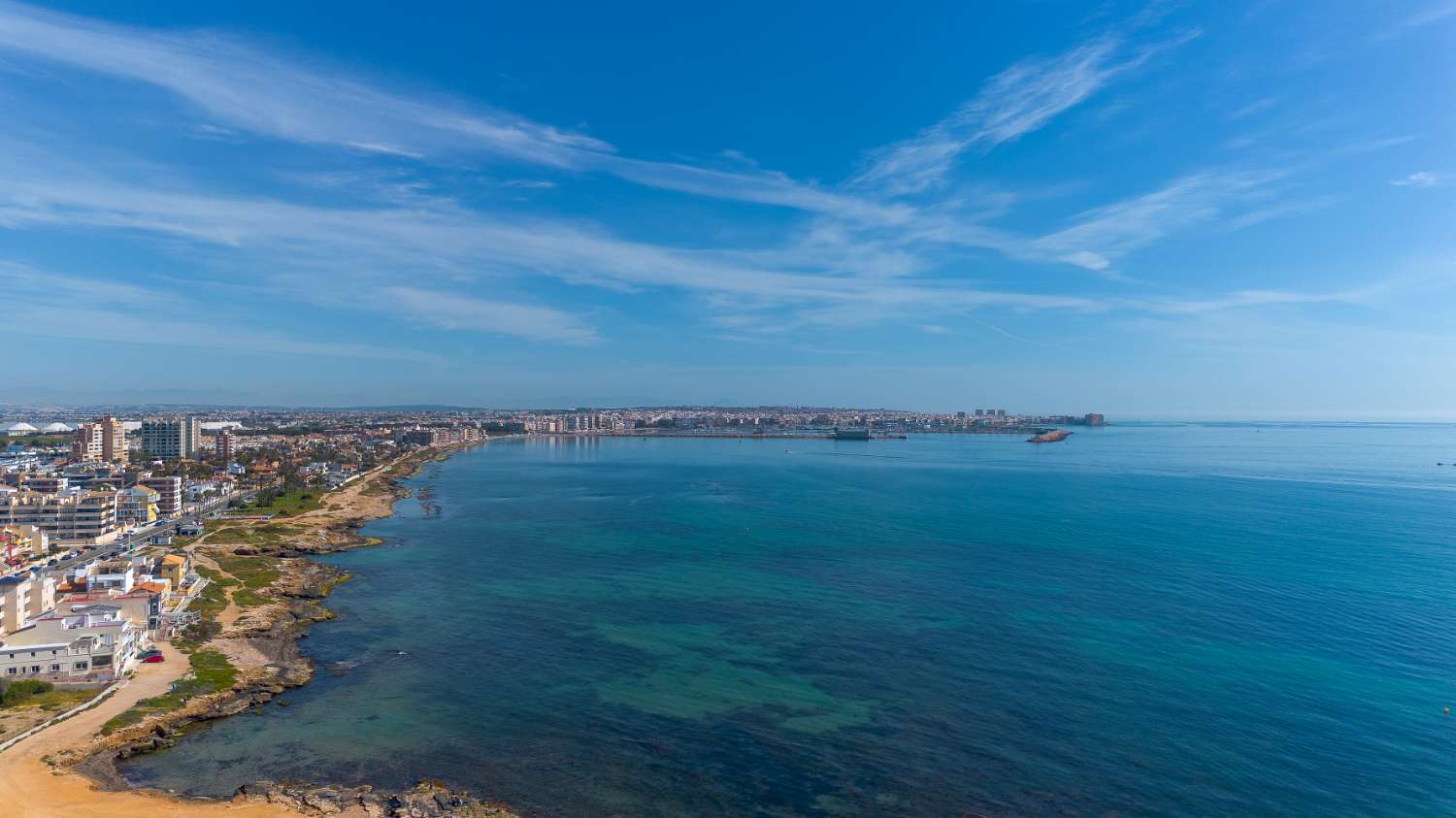 BUNGALOW CON PISCINA COMUNITARIA Y TERRAZA A SOLO 350 METROS DE LA PLAYA DE LOS NÁUFRAGOS