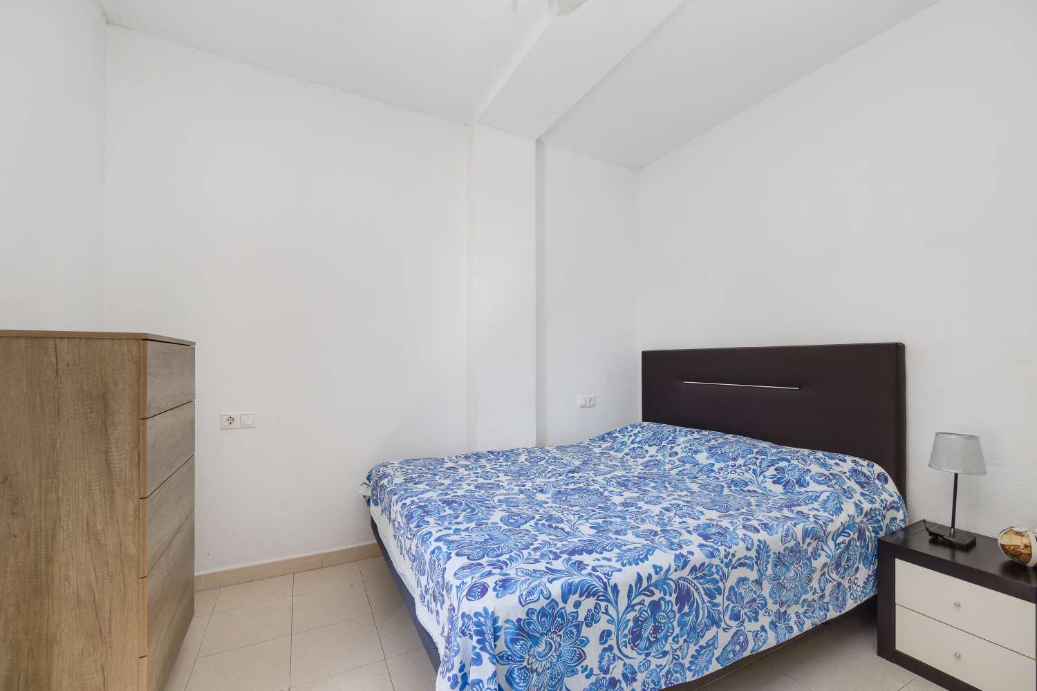 BUNGALOW CON PISCINA COMUNITARIA Y TERRAZA A SOLO 350 METROS DE LA PLAYA DE LOS NÁUFRAGOS