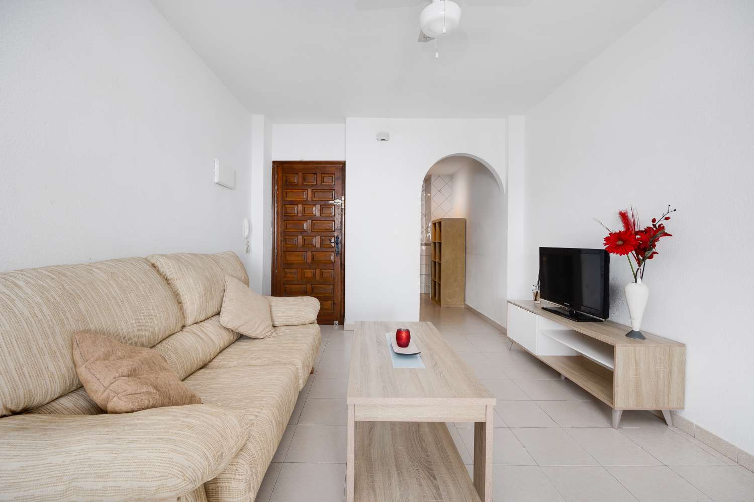 BUNGALOW CON PISCINA COMUNITARIA Y TERRAZA A SOLO 350 METROS DE LA PLAYA DE LOS NÁUFRAGOS