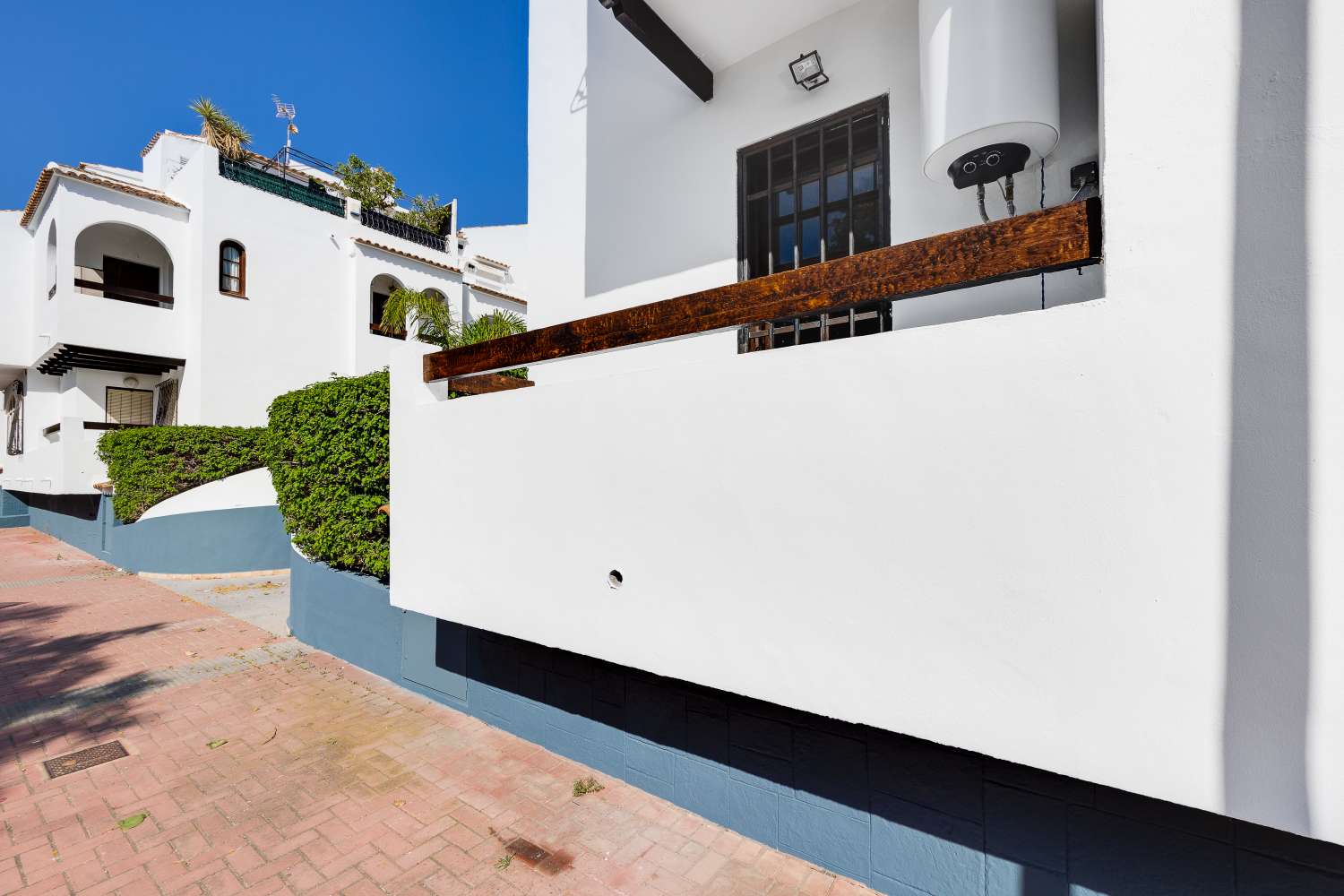BUNGALOW CON PISCINA COMUNITARIA Y TERRAZA A SOLO 350 METROS DE LA PLAYA DE LOS NÁUFRAGOS