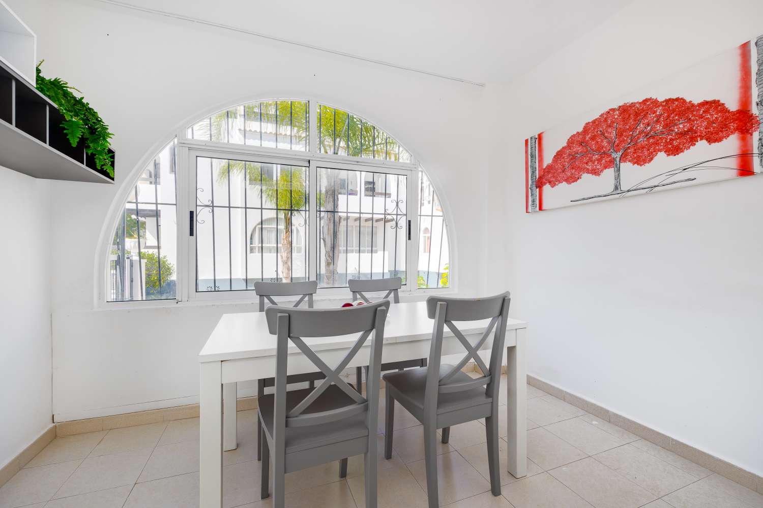 BUNGALOW CON PISCINA COMUNITARIA Y TERRAZA A SOLO 350 METROS DE LA PLAYA DE LOS NÁUFRAGOS
