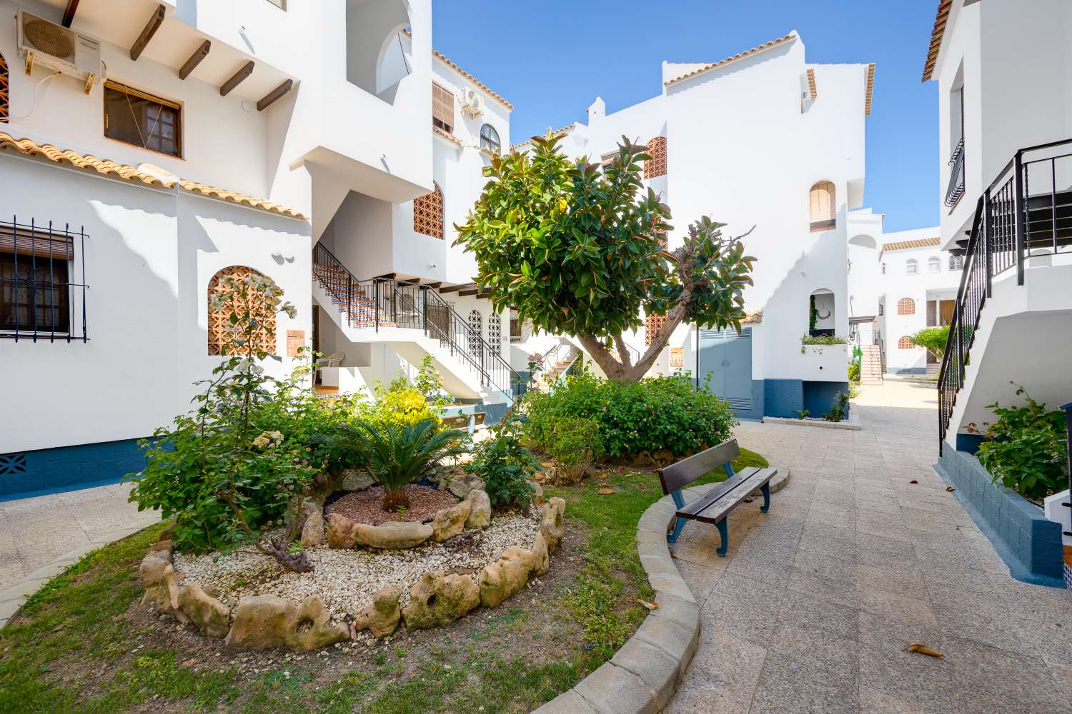 BUNGALOW CON PISCINA COMUNITARIA Y TERRAZA A SOLO 350 METROS DE LA PLAYA DE LOS NÁUFRAGOS