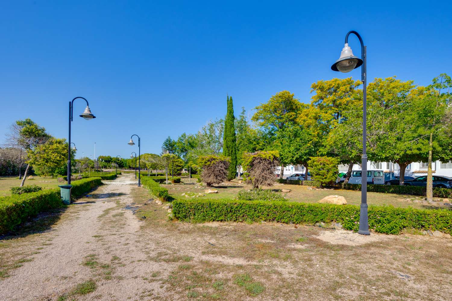 BUNGALOW CON PISCINA COMUNITARIA Y TERRAZA A SOLO 350 METROS DE LA PLAYA DE LOS NÁUFRAGOS