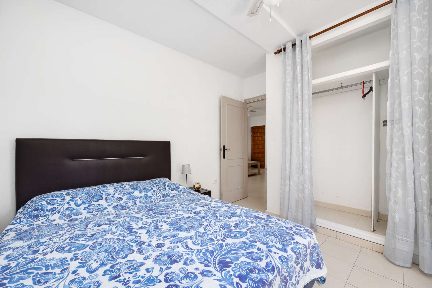 BUNGALOW CON PISCINA COMUNITARIA Y TERRAZA A SOLO 350 METROS DE LA PLAYA DE LOS NÁUFRAGOS