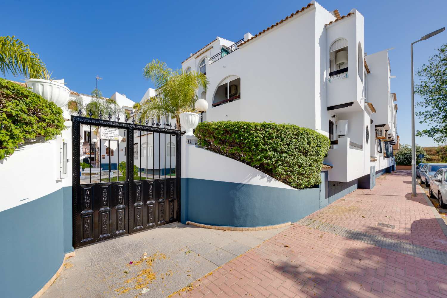 BUNGALOW CON PISCINA COMUNITARIA Y TERRAZA A SOLO 350 METROS DE LA PLAYA DE LOS NÁUFRAGOS
