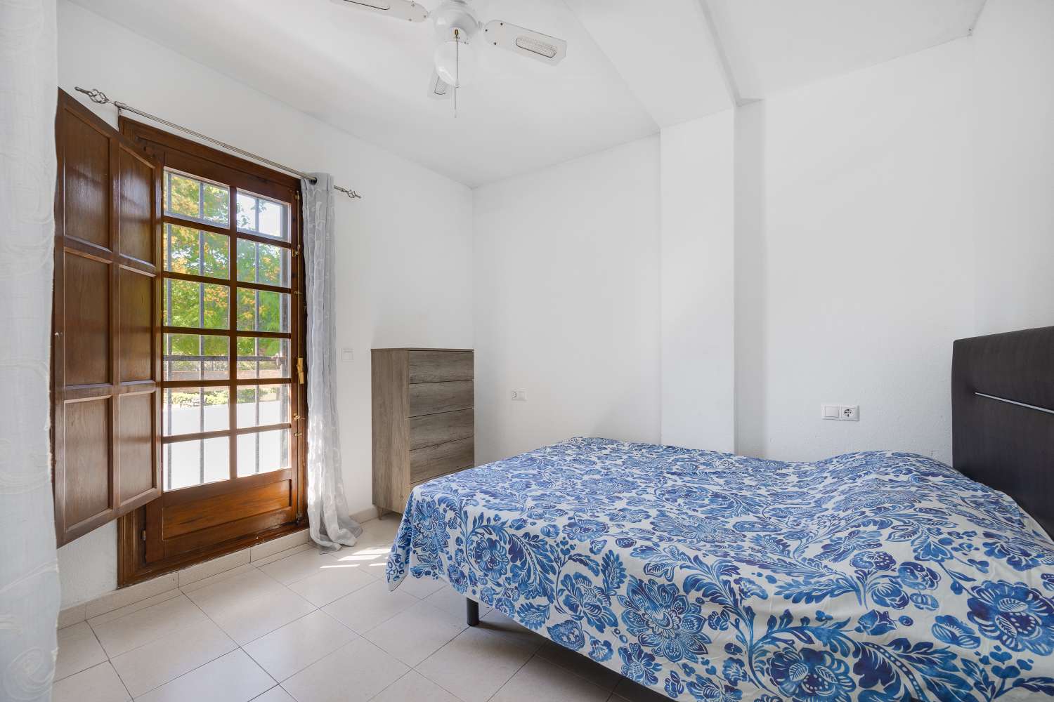 BUNGALOW CON PISCINA COMUNITARIA Y TERRAZA A SOLO 350 METROS DE LA PLAYA DE LOS NÁUFRAGOS