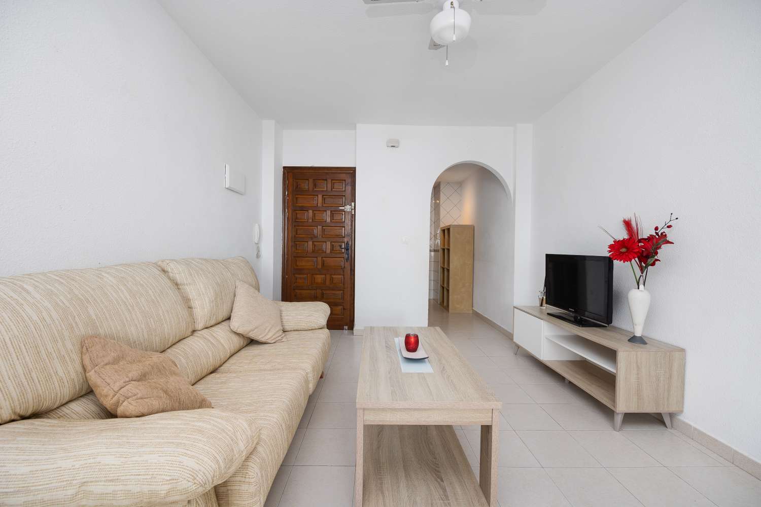 BUNGALOW CON PISCINA COMUNITARIA Y TERRAZA A SOLO 350 METROS DE LA PLAYA DE LOS NÁUFRAGOS