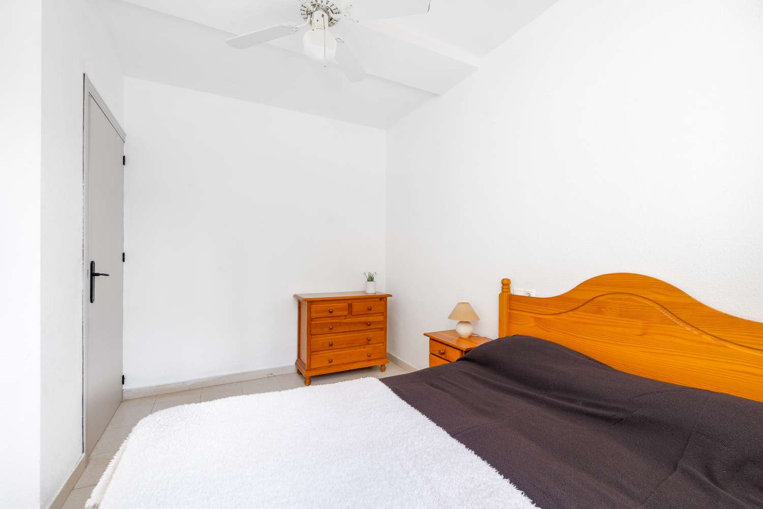 BUNGALOW CON PISCINA COMUNITARIA Y TERRAZA A SOLO 350 METROS DE LA PLAYA DE LOS NÁUFRAGOS