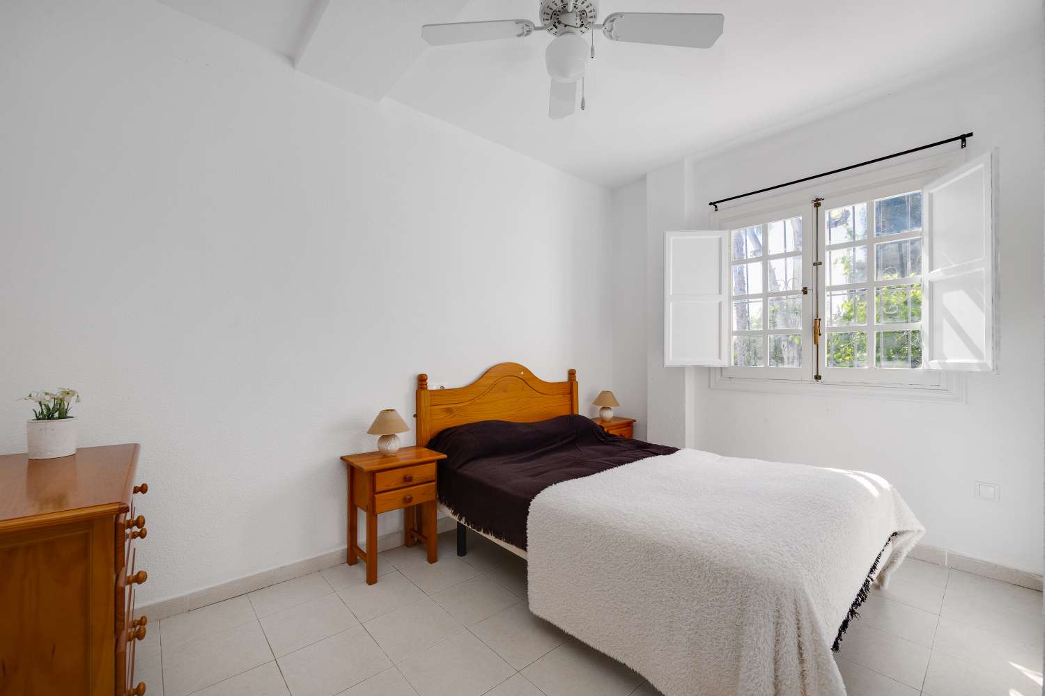 BUNGALOW CON PISCINA COMUNITARIA Y TERRAZA A SOLO 350 METROS DE LA PLAYA DE LOS NÁUFRAGOS